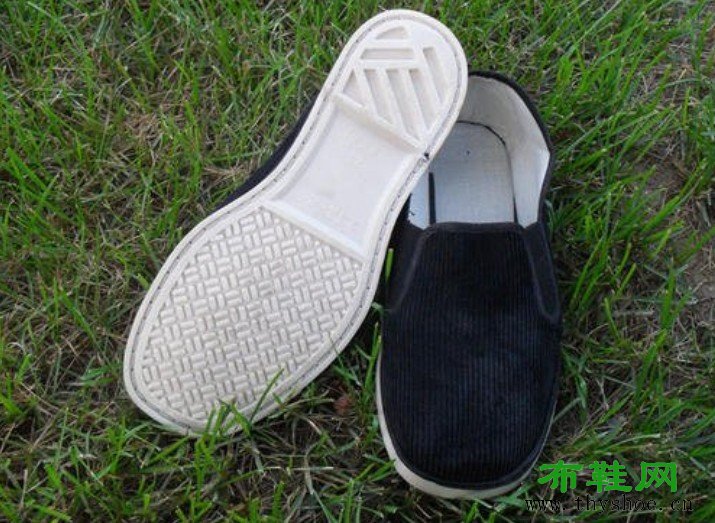 七八十年代的白色塑料底布鞋