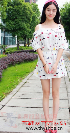 短款连衣裙+平底鞋 小个子造型美美哒