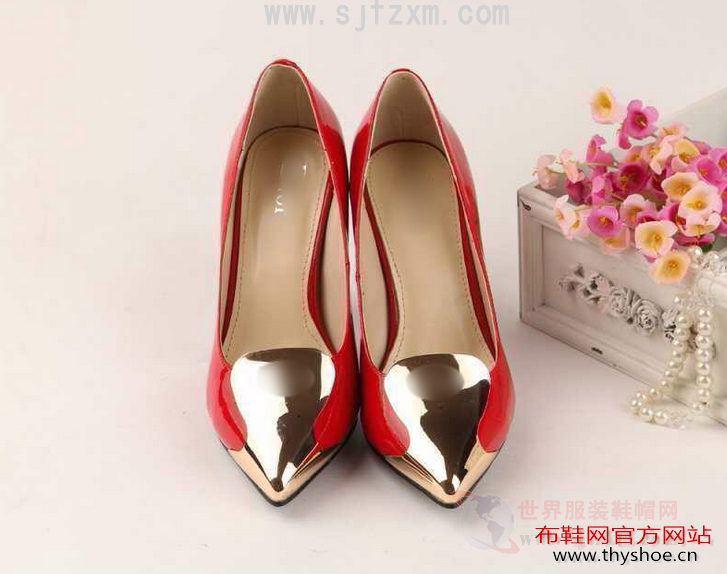 红色高跟鞋时尚煽情 带给女人无限的高贵