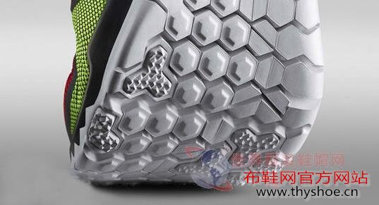 无缝针织材料升级 Nike Free Trainer 3.0 V4看起来很任性
