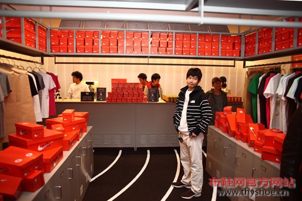 品牌BEAMS T与Nike Sportswear合作零售店铺