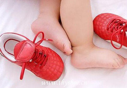 3岁男宝宝穿多大的鞋，不夹脚不掉跟?