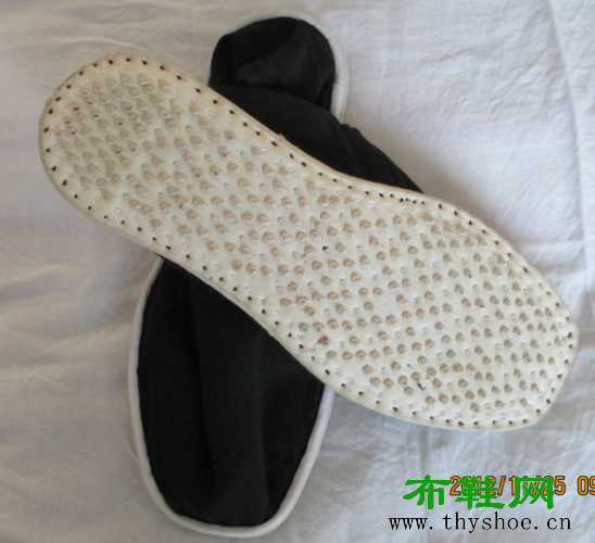 <a href='https://www.thyshoe.cn/' target='_blank'><u>老北京布鞋</u></a>笔记：我国农村土布鞋布鞋底手工制作的7个步骤
